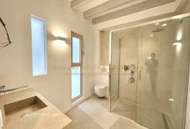Mehrfamilienhaus in Bestlage Palma Altstadt komplett saniert mit Penthouse und Wohnungen sowie Läden