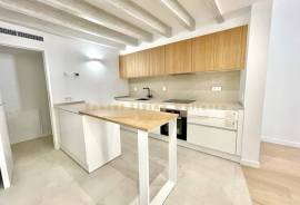 Mehrfamilienhaus in Bestlage Palma Altstadt komplett saniert mit Penthouse und Wohnungen sowie Läden