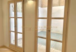 Mehrfamilienhaus in Bestlage Palma Altstadt komplett saniert mit Penthouse und Wohnungen sowie Läden