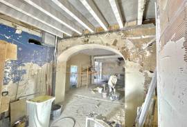 Mehrfamilienhaus in Bestlage Palma Altstadt komplett saniert mit Penthouse und Wohnungen sowie Läden