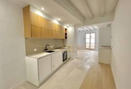 Mehrfamilienhaus in Bestlage Palma Altstadt komplett saniert mit Penthouse und Wohnungen sowie Läden
