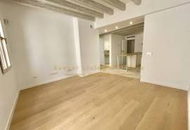 Mehrfamilienhaus in Bestlage Palma Altstadt komplett saniert mit Penthouse und Wohnungen sowie Läden