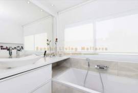 Modern penthouse with wonderful roof terrace and sea view