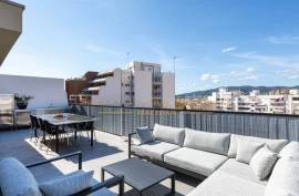 Modern penthouse with wonderful roof terrace and sea view