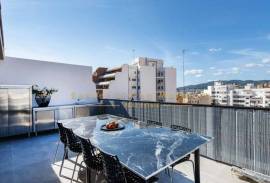 Modern penthouse with wonderful roof terrace and sea view