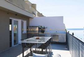 Modern penthouse with wonderful roof terrace and sea view
