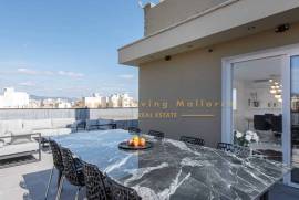Modern penthouse with wonderful roof terrace and sea view