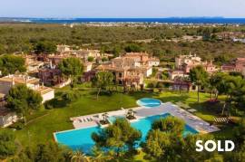 Well-kept penthouse apartment with large sunny balcony - not far from the 