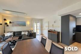 SOLD ! - Beautiful, sunny apartment with 2 terraces and wonderful views of the pool and garden near the beach