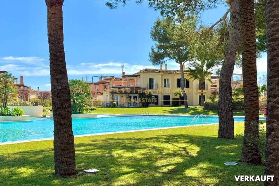 VERKAUFT ! - Wunderschönes, sonniges Apartment mit 2 Terrassen sowie herrlichem Blick zum Pool und Garten in Strandnähe