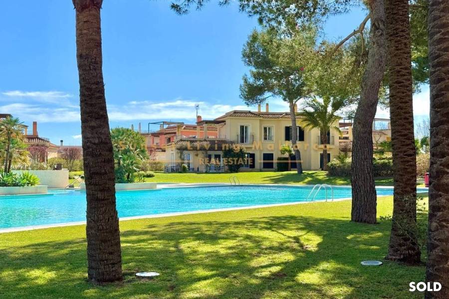 SOLD ! - Beautiful, sunny apartment with 2 terraces and wonderful views of the pool and garden near the beach