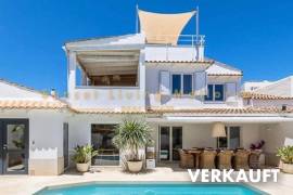 VERKAUFT - Exklusive Villa im Ibiza Style in bester Lage von Sol de Mallorca mit Meerblick