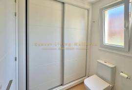 Schicke Erdgeschosswohnung mit großem Garten in direkter Poolnähe
