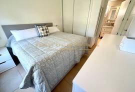 Schicke Erdgeschosswohnung mit großem Garten in direkter Poolnähe