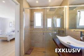 EXKLUSIV - Bezugsfertige Moderne Villa mit Pool am Golfplatz in toller Wohnanlage von Nova Santa Ponsa