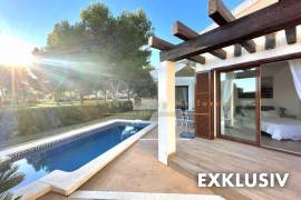 EXKLUSIV - Bezugsfertige Moderne Villa mit Pool am Golfplatz in toller Wohnanlage von Nova Santa Ponsa