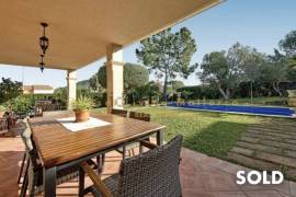 Familien-Villa als Investitionsobjekt in Nova Santa Ponsa mit Panoramablick und Teilmeerblick