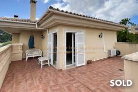 Familien-Villa als Investitionsobjekt in Nova Santa Ponsa mit Panoramablick und Teilmeerblick