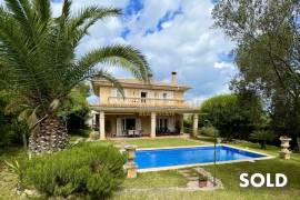 Familien-Villa als Investitionsobjekt in Nova Santa Ponsa mit Panoramablick und Teilmeerblick