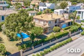 Familien-Villa als Investitionsobjekt in Nova Santa Ponsa mit Panoramablick und Teilmeerblick