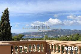 Familien-Villa als Investitionsobjekt in Nova Santa Ponsa mit Panoramablick und Teilmeerblick