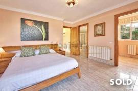Familien-Villa als Investitionsobjekt in Nova Santa Ponsa mit Panoramablick und Teilmeerblick