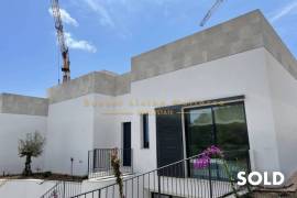 High quality new construction villa with pool and close to the beach in Cala Vinyes