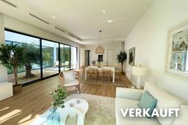 Hochwertige Neubau Villa mit Pool und Nähe zum Strand in Cala Vinyes