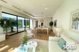High quality new construction villa with pool and close to the beach in Cala Vinyes