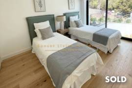 High quality new construction villa with pool and close to the beach in Cala Vinyes