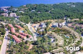 High quality new construction villa with pool and close to the beach in Cala Vinyes