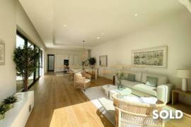 High quality new construction villa with pool and close to the beach in Cala Vinyes
