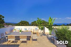 High quality new construction villa with pool and close to the beach in Cala Vinyes