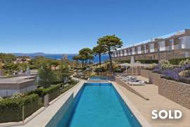High quality new construction villa with pool and close to the beach in Cala Vinyes