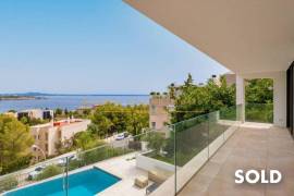 Luxury apartment with sea view in Cas Catala