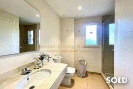 Sunny and chic first floor apartment in top maintained residential complex