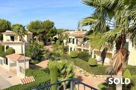 Sunny and chic first floor apartment in top maintained residential complex